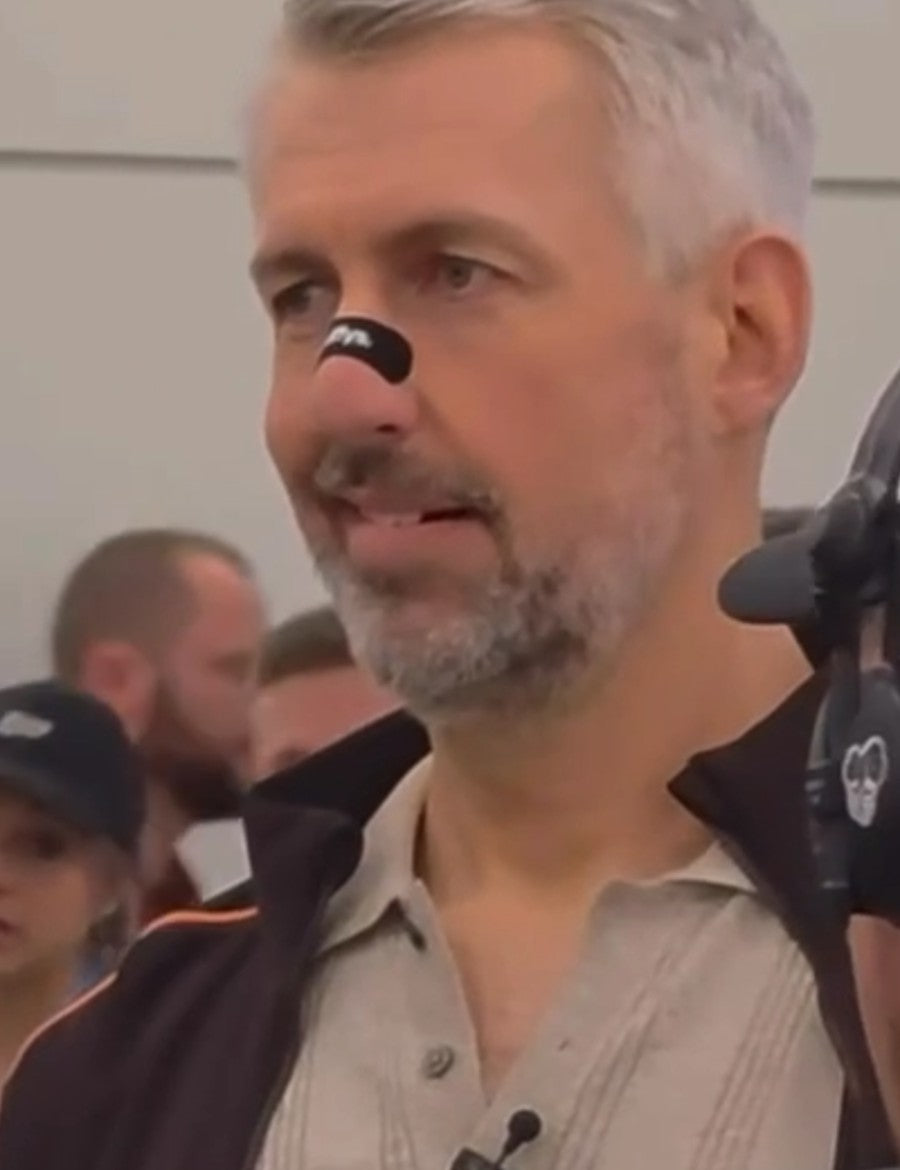 Sebastian Pufpaff mit sniffys. Nasenstreifen auf der FIBO