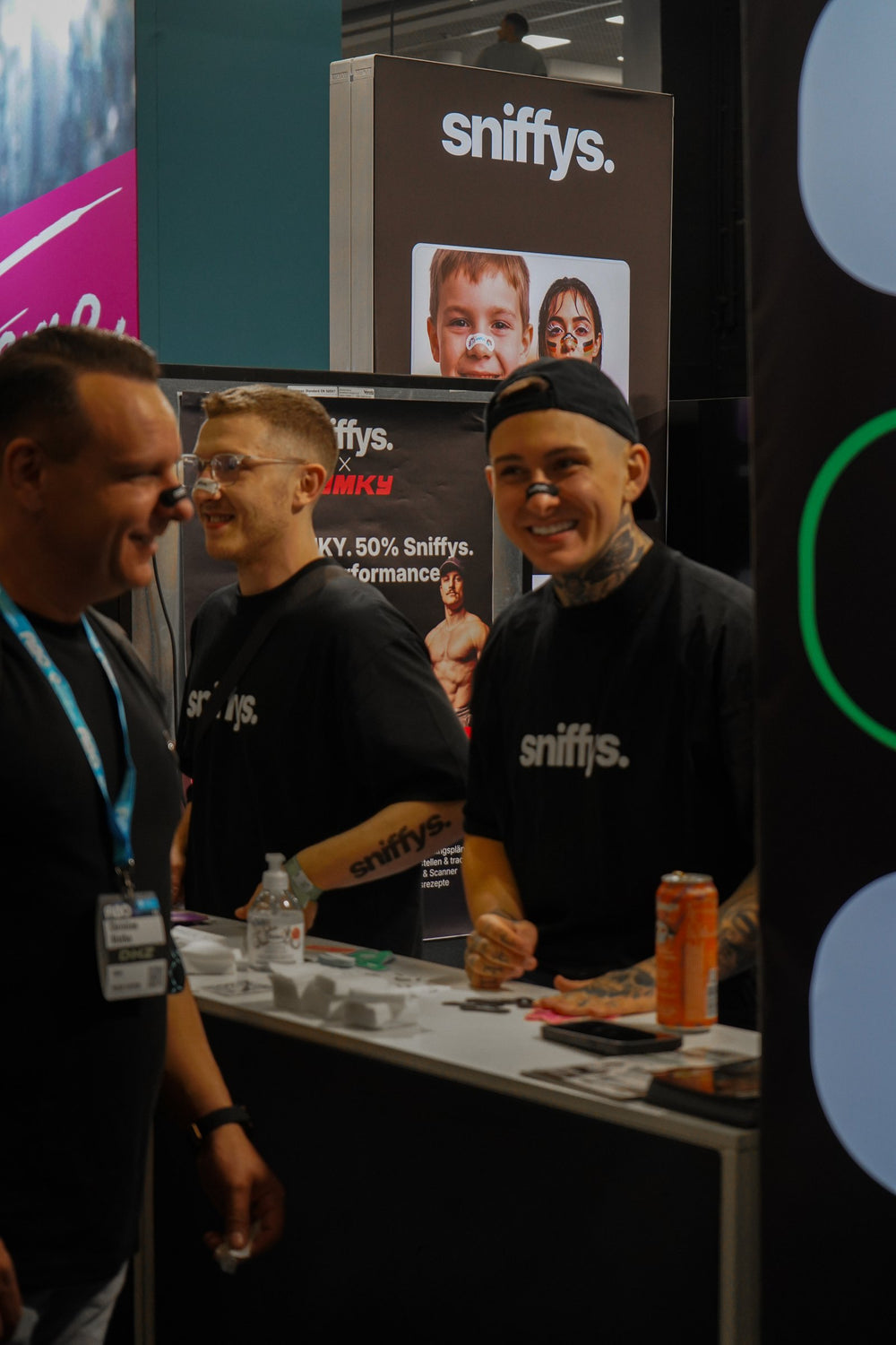Robin am sniffys. Stand auf der FIBO 2026 in Köln